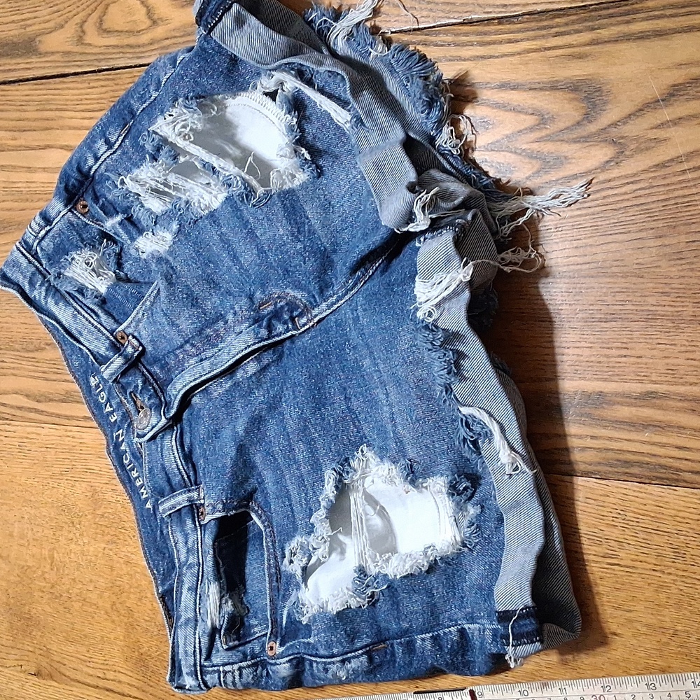 AMERICAN EAGLE JEAN SHORTS WOMENS 6 BLUE MOM Preowned Distressed Used STRETCH